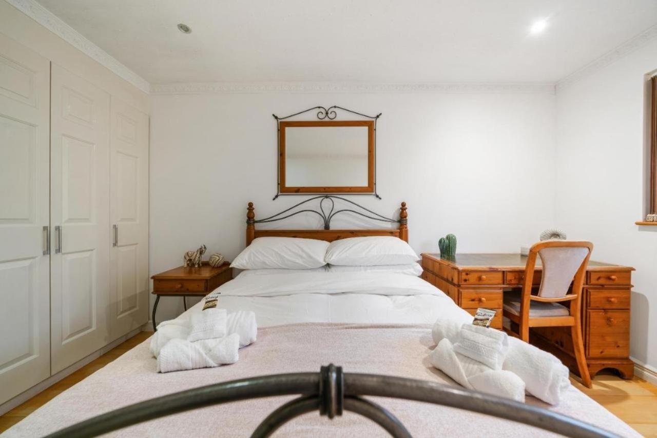 Casa de Férias Three Bedroom House Near Bridge Londres
