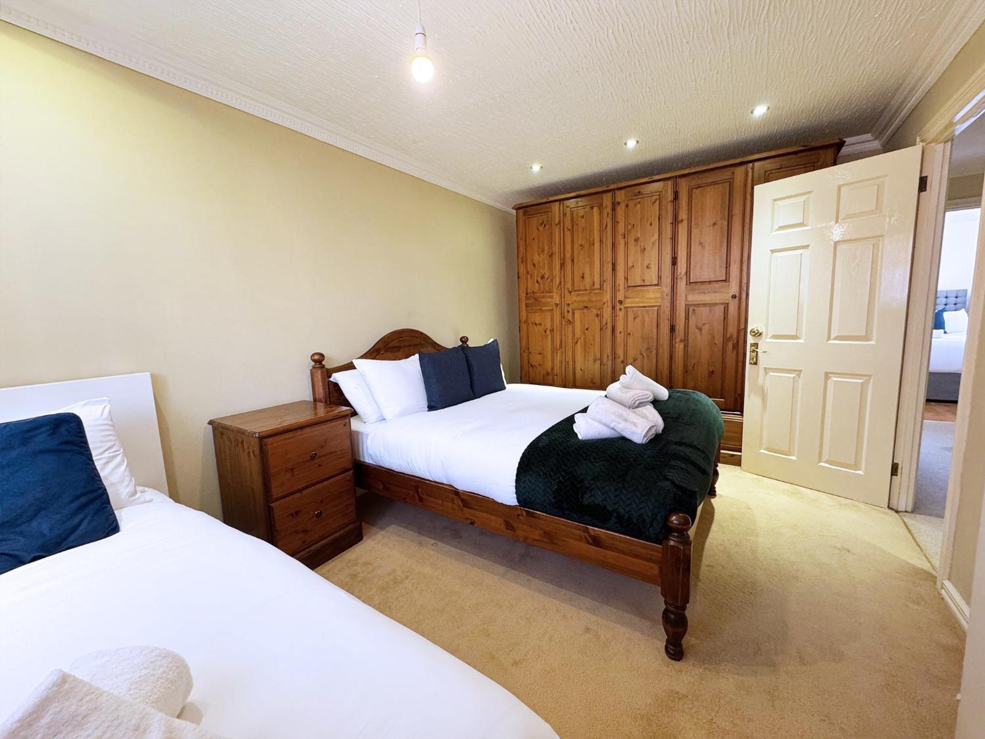 Three Bedroom House Near Bridge *